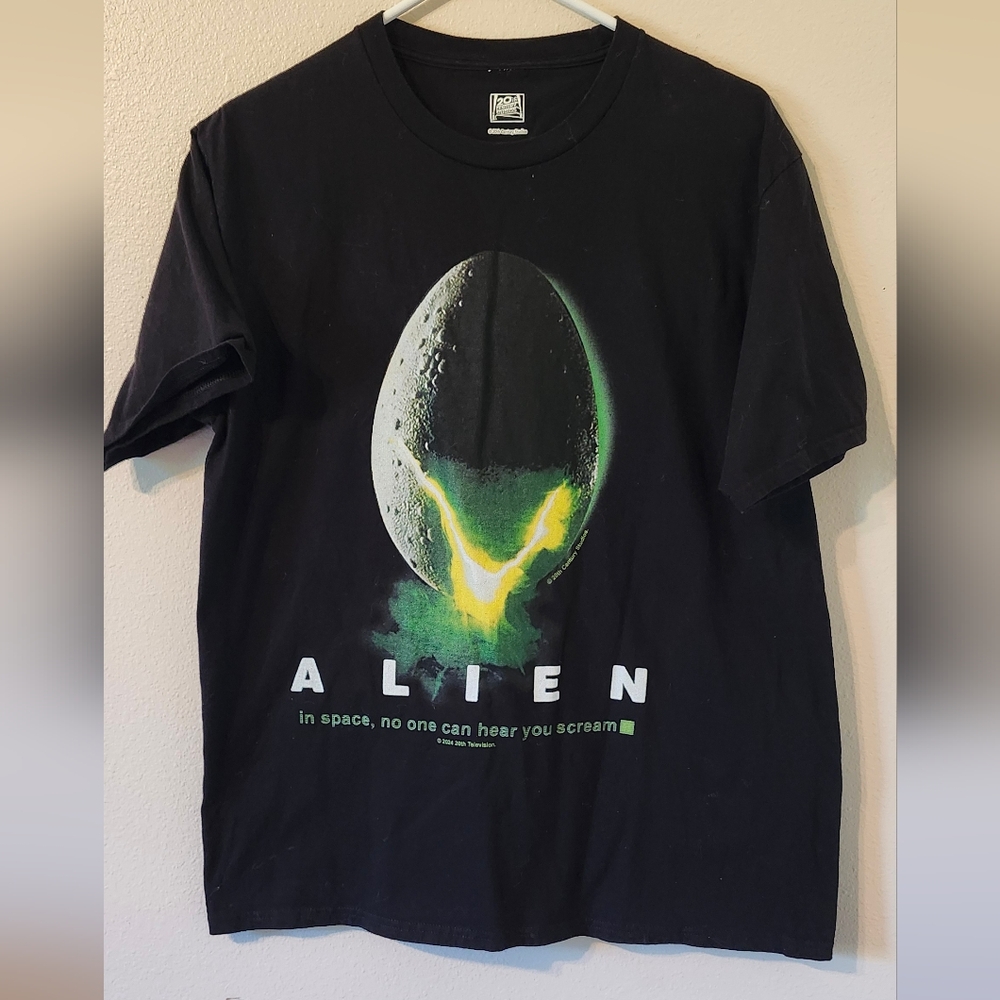 Black Alien Egg Graphic T-Shirt